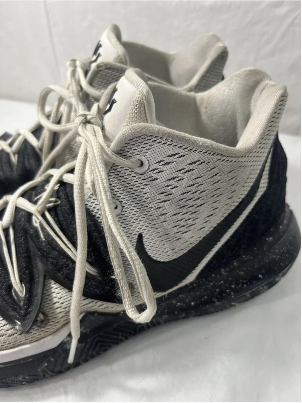 Nike Kyrie 5 Cookies & Cream Size 12 AO2918-100 Jordan Kobe